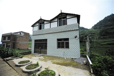 6月9日晚，毕节市田坎乡的4名留守儿童在这座楼房中自杀身亡。新华社记者 陶亮 摄